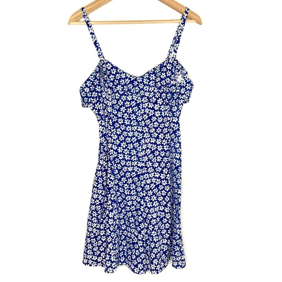 🌵Nicole Elizabeth Blue and White Floral Romper - Picture 1 of 3